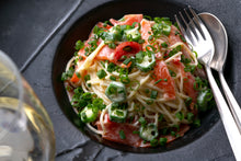 画像をギャラリービューアに読み込む, スモークサーモンとオクラ、ミニトマトの冷製クリームパスタ&枝豆のフラン コンソメのジュレ(1キット2人前)