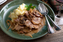 画像をギャラリービューアに読み込む, 豚肩ロースのポワレ マッシュルームのマスタードソース マッシュポテト添え&温泉卵とロメインレタスのシーザーサラダ(1キット2人前)