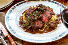 画像をギャラリービューアに読み込む, ハラミのステーキ キノコのクリームソース パスタ添え&牛すじのオニオングラタンスープ風(1キット2人前)