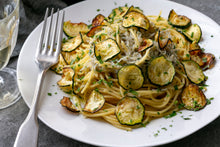 画像をギャラリービューアに読み込む, 豚肉のローストピエモンテ名物ツナとケッパーのソース&しらすとズッキーニのアーリオオーリオペペロンチーノ(1キット2人前)