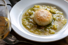 画像をギャラリービューアに読み込む, 牛肉とジャガイモのブリック包み焼き&キャベツとベーコン、ジェノベーゼのスープリゾット(1キット2人前)