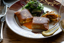 画像をギャラリービューアに読み込む, 牛肉とジャガイモのブリック包み焼き&キャベツとベーコン、ジェノベーゼのスープリゾット(1キット2人前)