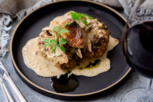 画像をギャラリービューアに読み込む, イノシシの煮込みハンバーグ フォアグラ添え&アマトリチャーナパスタ(1キット2人前)