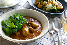 画像をギャラリービューアに読み込む, スパイス香る牡蠣カレー パクチー添え&ジャガイモと卵のごろごろグリビッシュサラダ(1キット2人前)