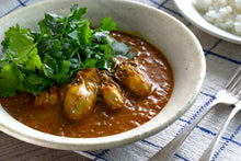 画像をギャラリービューアに読み込む, スパイス香る牡蠣カレー パクチー添え&ジャガイモと卵のごろごろグリビッシュサラダ(1キット2人前)