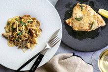 画像をギャラリービューアに読み込む, いろいろなキノコのスパゲッティー&チーズをのせた鶏むね肉のバターソテー(1キット2人前)