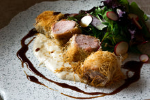 画像をギャラリービューアに読み込む, 豚ヒレ肉のカダイフ包み焼きアンチョビクリーム添え&レーズン入り人参ラペ(1キット2人前)