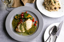 画像をギャラリービューアに読み込む, チーズをのせた鶏もも肉ソテー〜ジェノベーゼソース〜&ポルチーニのリゾット(1キット2人前)