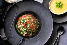 画像をギャラリービューアに読み込む, スモークサーモンとオクラ、ミニトマトの冷製クリームパスタ&枝豆のフラン コンソメのジュレ(1キット2人前)