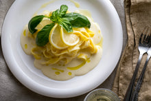 画像をギャラリービューアに読み込む, レモンクリームのタリアテッレ&タコとトマト、2色のオリーブのサラダ(1キット2人前)