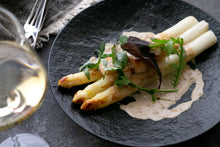 画像をギャラリービューアに読み込む, 【2周年記念】ホワイトアスパラとホタテのポワレ アンチョビクリーム&マグレカナールのスパイシーロースト グリーンマスタードソース(1キット2人前)