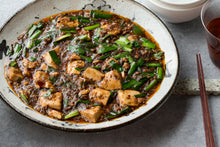 画像をギャラリービューアに読み込む, ニラのたっぷり入った本格麻婆豆腐&アスパラガスと海老の卵白炒め(1キット2人前)