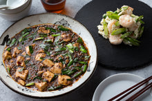 画像をギャラリービューアに読み込む, ニラのたっぷり入った本格麻婆豆腐&アスパラガスと海老の卵白炒め(1キット2人前)