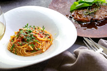 画像をギャラリービューアに読み込む, フレッシュトマトのスパゲッティー レモン風味&豚肩ロースのステーキ バルサミコソース(1キット2人前)