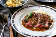 画像をギャラリービューアに読み込む, ブラックアンガス牛ハラミペッパーステーキ 粒マスタードソース バターライス添え&季節のフルーツとアンディーブのサラダ(1キット2人前)