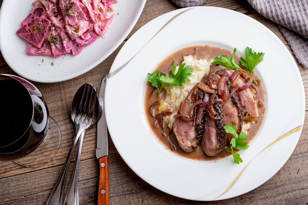 スパイシー鴨胸肉のポワレ 下仁田ネギのクリームリゾット 赤ワインソース＆ビーツと胡桃のサワークリーム和え（1キット2人前）