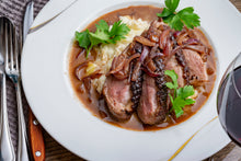 画像をギャラリービューアに読み込む, スパイシー鴨胸肉のポワレ 下仁田ネギのクリームリゾット 赤ワインソース＆ビーツと胡桃のサワークリーム和え（1キット2人前）
