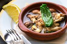 画像をギャラリービューアに読み込む, 【ペアリングキット】美桜鶏の鶏ハムとフルーツトマトのマリネ カレー風味＆キノコとししとうのアヒージョ アンチョビ風味（1キット2人前）
